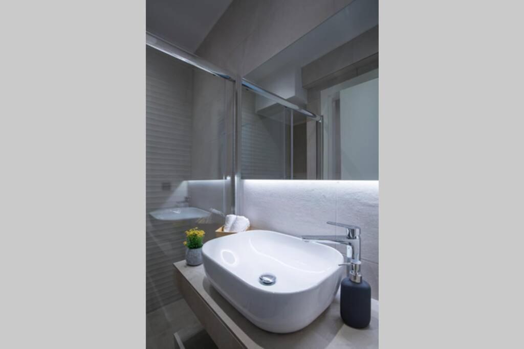 City Center Modern Renovated Apartment Ateny Zewnętrze zdjęcie